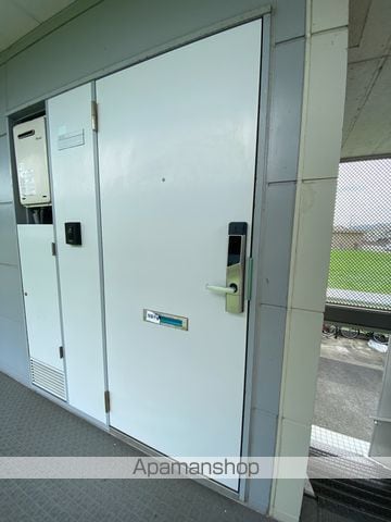レオパレス財部の玄関写真