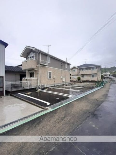 成生　Ⅱ[1R/32.9m2]の駐車場