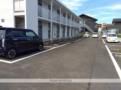 レオパレスヴィクトワールＫ２[1K/21.81m2]の駐車場2