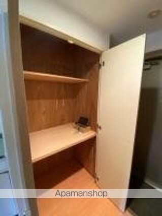 スクエアーガーデン三条[1K/21.7m2]の収納