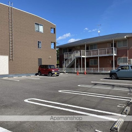 レスター・シティ[1LDK/53.34m2]の駐車場3