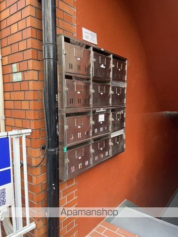 ルネ豪徳寺の玄関写真