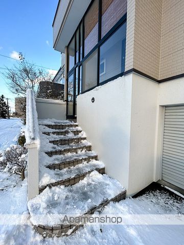 函館本線 厚別駅 徒歩18分 2階建 築32年の玄関写真