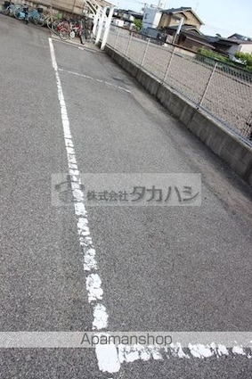 オリヴィエ東川口[3DK/66.76m2]の駐車場