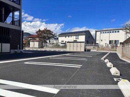 ヴィクトワール　オカ[1K/28.87m2]の駐車場