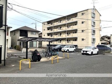 ダンディライオン西市[1K/26.5m2]の駐車場2