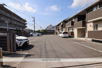 エタージュ[2LDK/62.1m2]の駐車場