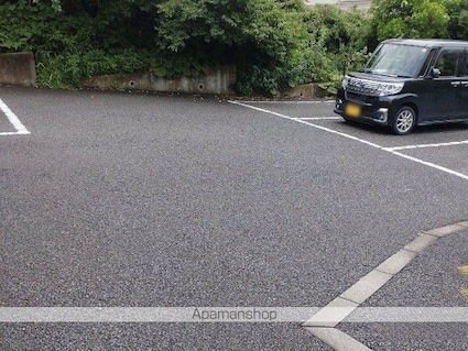 レオパレス市沢Ⅱ[1K/19.87m2]の駐車場2
