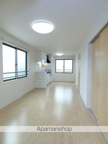 福山市 3階建 築8年の内装写真