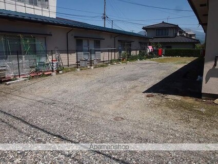 マルカワ荘北棟[2K/35m2]の駐車場2