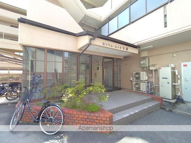 ロイヤルハイツ千里の玄関写真