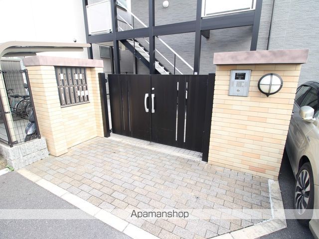 レオパレスクレール藤が尾IIの玄関写真