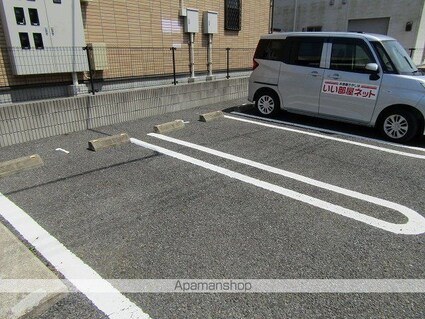 ウエスト　ウッド[2LDK/56.02m2]の駐車場