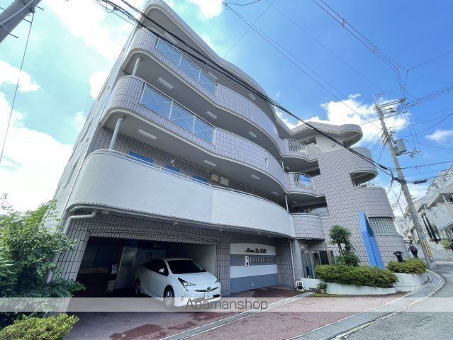 メゾンドヒルの玄関写真