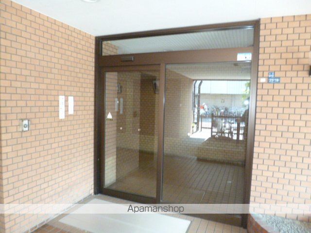 アーバンライフ大宮の玄関写真