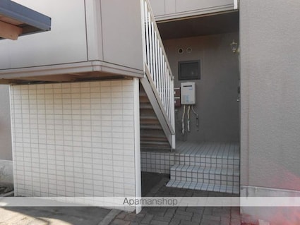 長野県松本市野溝西２丁目[2LDK/62.92m2]のエントランス