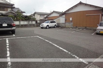 アーバンビレッジ鴨部Ⅱ[2DK/50.4m2]の駐車場