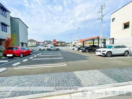 Ｋａｎｏｎ岩崎[2LDK/72.53m2]の駐車場2