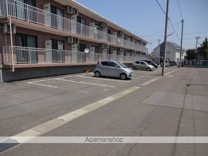 メゾン・ド・Ｋ　Ａ棟[1K/28.36m2]の駐車場1