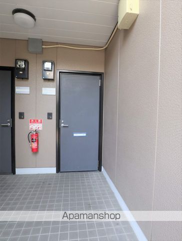 オンス小垣内の玄関写真