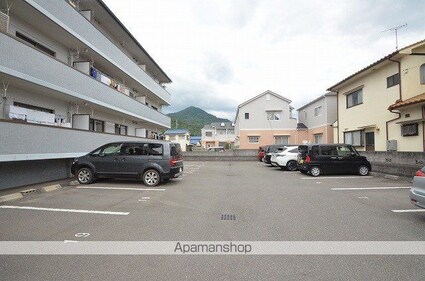 広島県広島市安佐南区緑井４丁目[3LDK/66.3m2]の駐車場2
