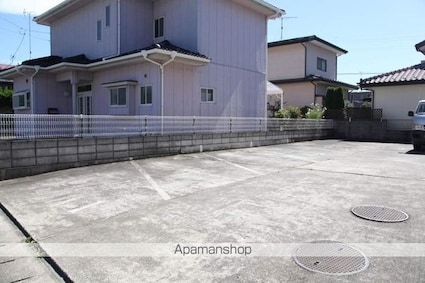 メゾン瑞幸[2K/35.39m2]の駐車場
