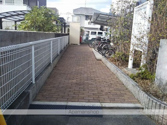 レオパレス竹乃井の玄関写真