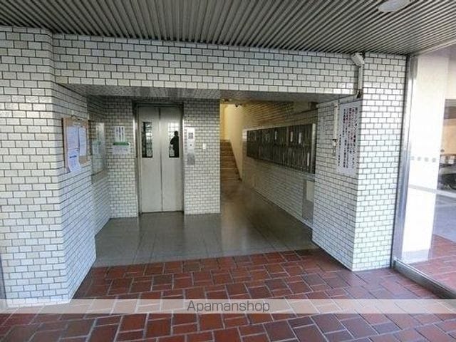 労住協第5ビルの玄関写真