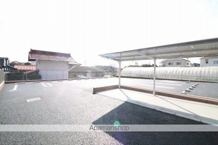 レモネンドアプル[1LDK/50.08m2]の駐車場