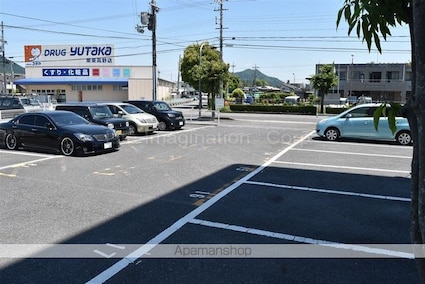 ビバリーマンションⅤ[3LDK/66m2]の駐車場