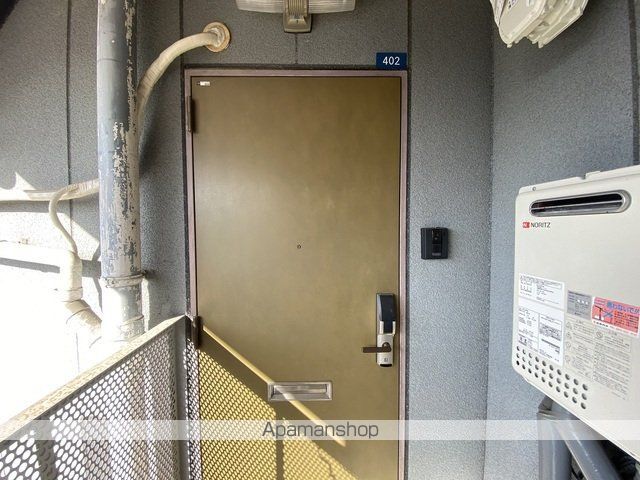 第二平木ビルの玄関写真