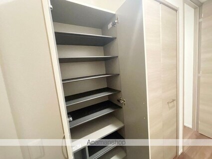 ＤーＲＯＯＭ八幡町[1LDK/41.6m2]の玄関