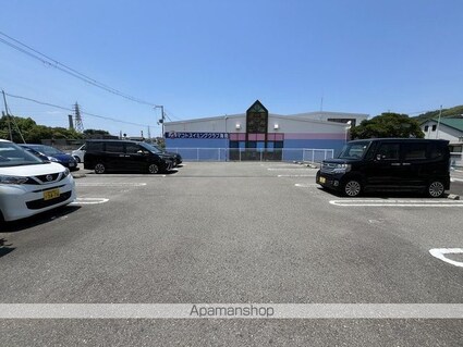 シャーメゾン　クレセント[2LDK/61.2m2]の駐車場2