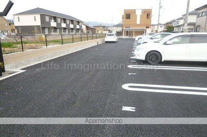 ピアリー　コート[1K/37.35m2]の駐車場