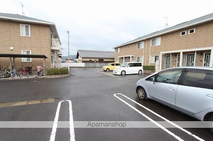 グランモア　Ａ・Ｂ・Ｃ棟[2LDK/63.21m2]の駐車場