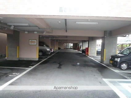 アートプラザユー[1K/28.67m2]の駐車場2