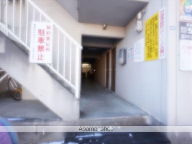 コートフィールドの玄関写真