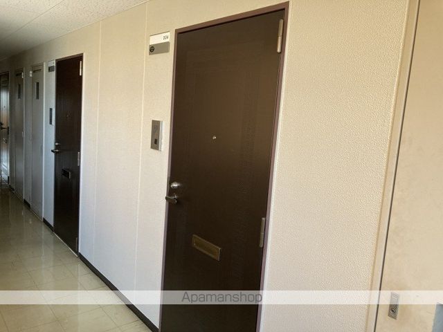 ダイアパレス沼垂四ツ角の玄関写真