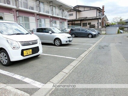 岩手県盛岡市前九年１丁目[1K/26.49m2]の駐車場2