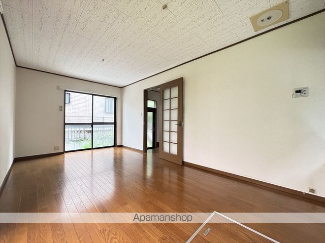 名張市 2階建 築30年の内装写真
