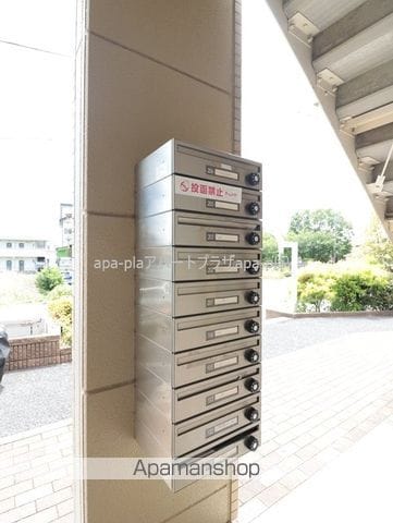 メープルコートの玄関写真