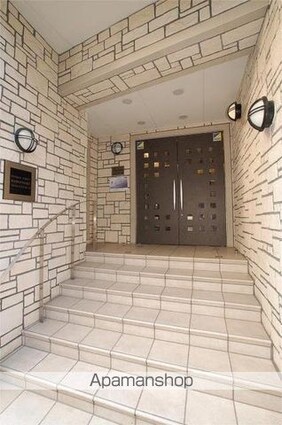 ステージファースト三軒茶屋アジールコートＩＩ[1R/21.17m2]のエントランス