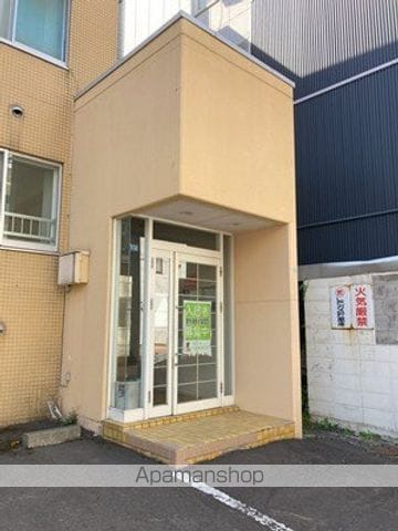 小野ビルの玄関写真