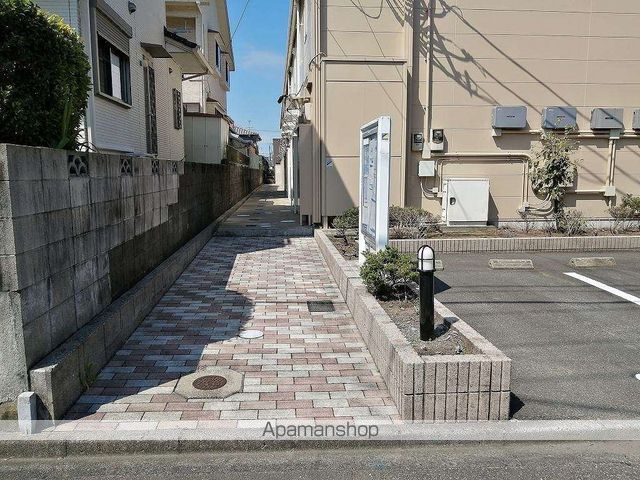 レオパレスティールの玄関写真