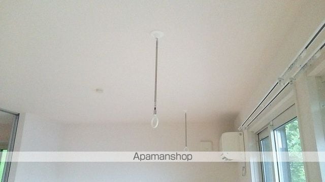 ロイヤルクレッセント西登戸参番館の内装写真