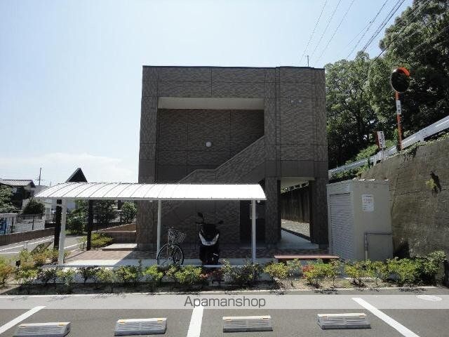 グレイス　花山[1R/33.06m2]の駐車場2