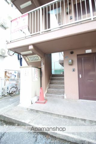 ホープ伊島B棟の玄関写真