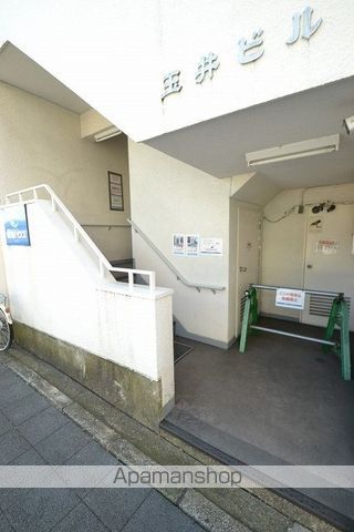 玉井ビルの玄関写真