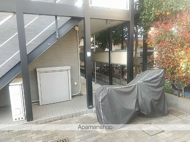 レオパレスシャトレーの玄関写真