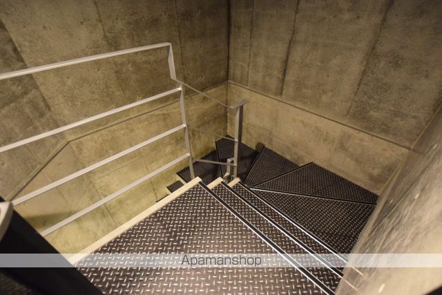 シャトーライフ近代美術館前1の玄関写真